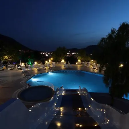 Daisy Garden Hotel 3*