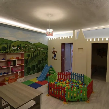 Hotel Daisy Garden 3*