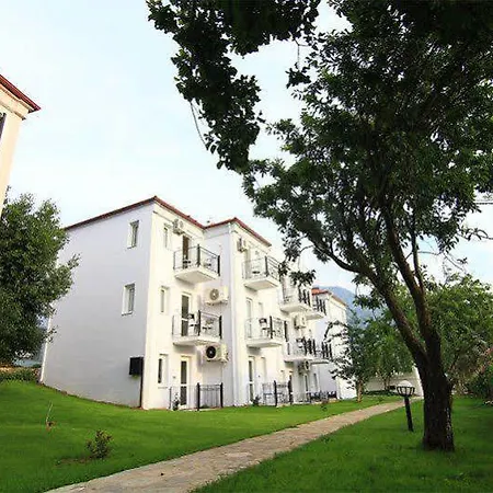 Daisy Garden Hotel 3*